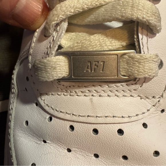 Women’s Nike All White Air Force 1 07’ sneakers - Picture 6 of 9